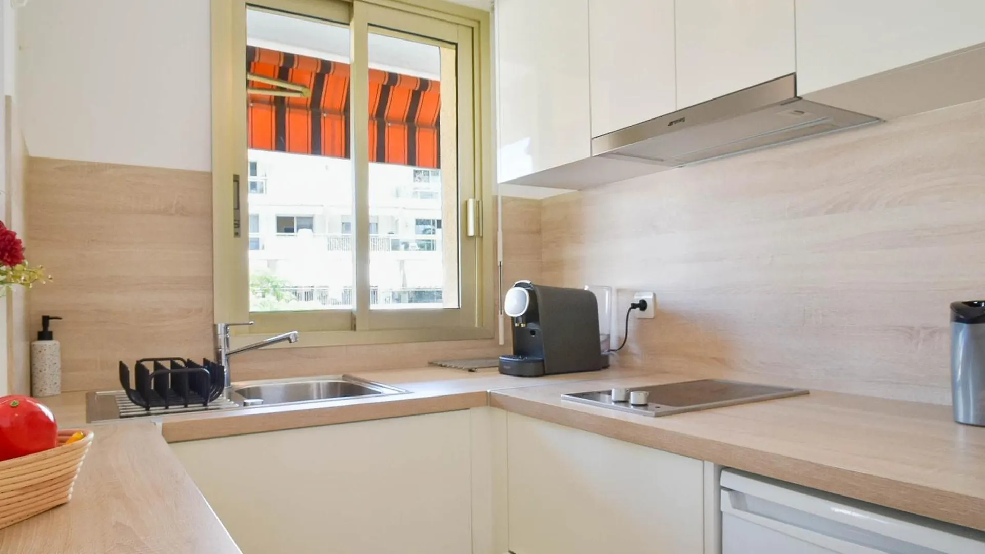Palm Beach Studio With Terrace 150M From Beaches Cannes France